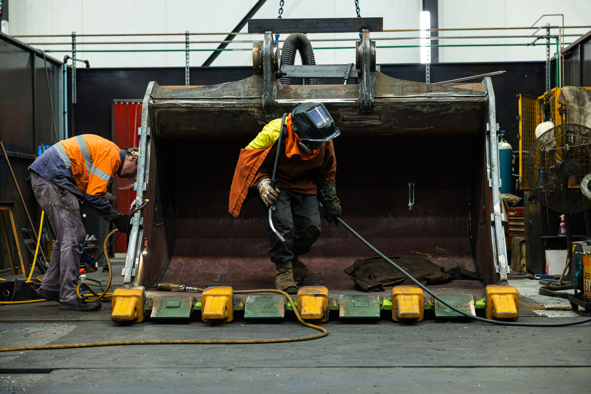 The Right Tool for the Trench: A Guide to Matching Excavator Buckets to Your Job Site